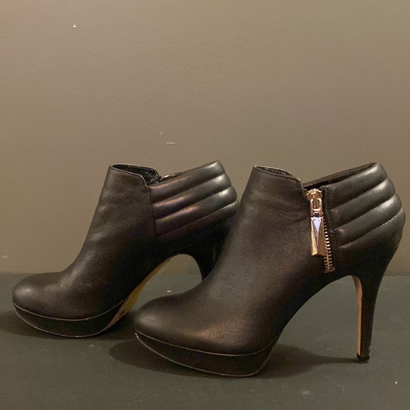 Vince Camuto Leather Moto-Style Ankle Boots with Gold Hardware | Pre-Loved - Picture 2 of 8
